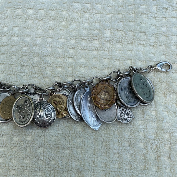 CHRISTMAS IS NEAR!!! Catholic Saints on Thomas Sabo link charm bracelet - Picture 2 of 7